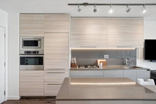 802-4488 Juneau Street  Burnaby, BC V5C 0M4