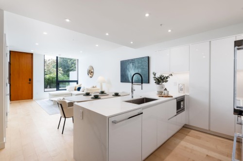 Th8-135 13Th Street E, North Vancouver, BC 