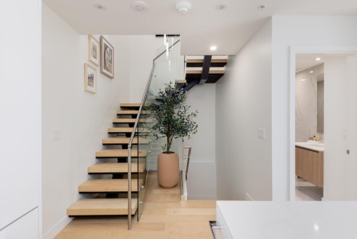 Th8-135 13Th Street E, North Vancouver, BC 