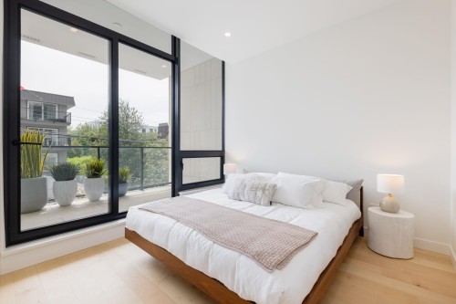 Th8-135 13Th Street E, North Vancouver, BC 