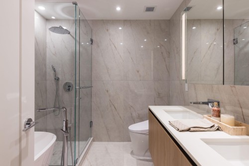 Th8-135 13Th Street E, North Vancouver, BC 