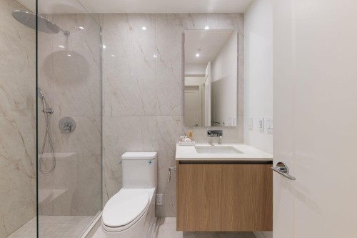 Th8-135 13Th Street E, North Vancouver, BC 