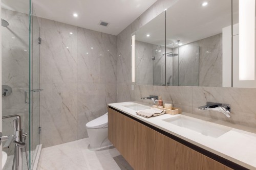 Th8-135 13Th Street E, North Vancouver, BC 