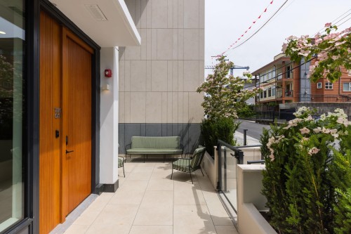 Th8-135 13Th Street E, North Vancouver, BC 