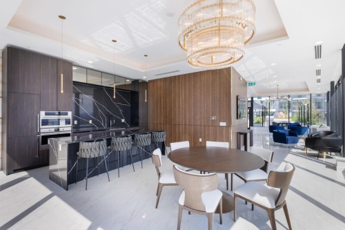 Th8-135 13Th Street E, North Vancouver, BC 