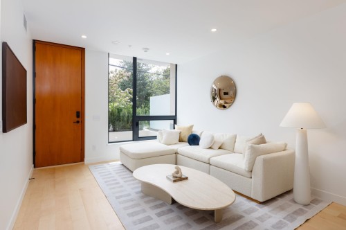 Th8-135 13Th Street E, North Vancouver, BC 