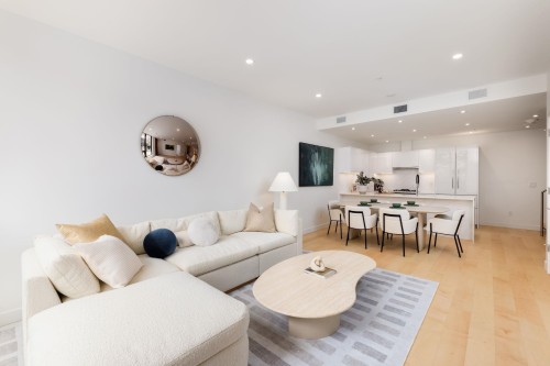 Th8-135 13Th Street E, North Vancouver, BC 