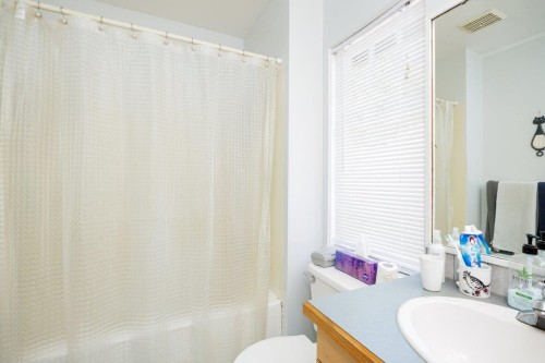 123 Kings Road E, North Vancouver, BC 