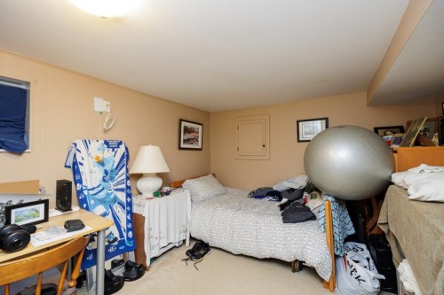123 Kings Road E, North Vancouver, BC 