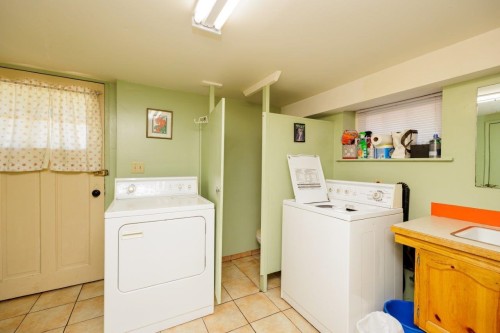 123 Kings Road E, North Vancouver, BC 