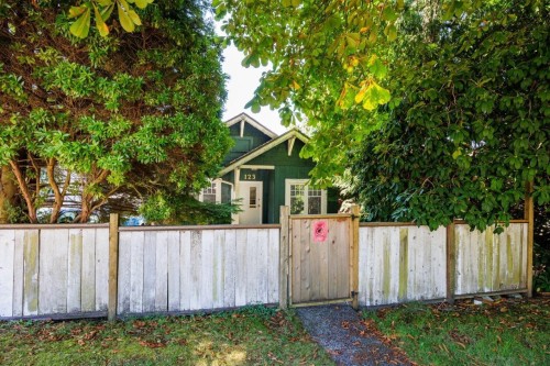 123 Kings Road E, North Vancouver, BC 