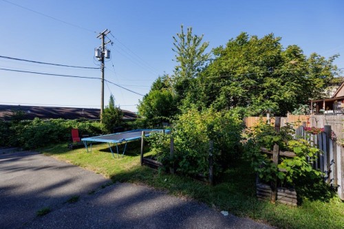123 Kings Road E, North Vancouver, BC 