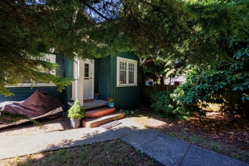 123 Kings Road E, North Vancouver, BC 