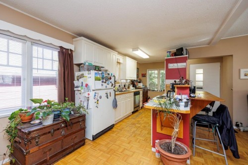 123 Kings Road E, North Vancouver, BC 