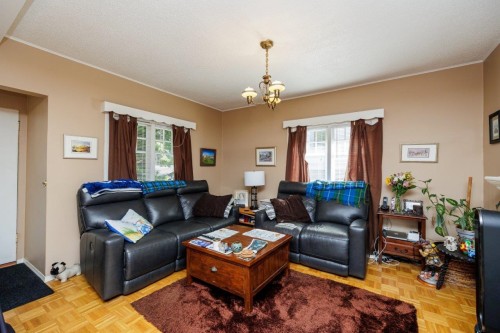 123 Kings Road E, North Vancouver, BC 