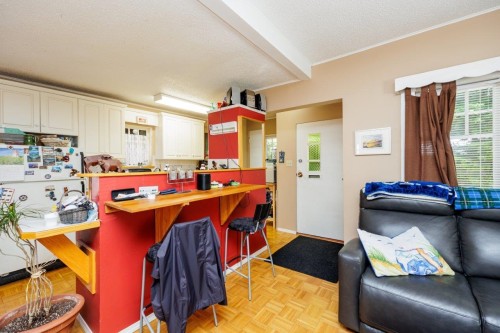 123 Kings Road E, North Vancouver, BC 