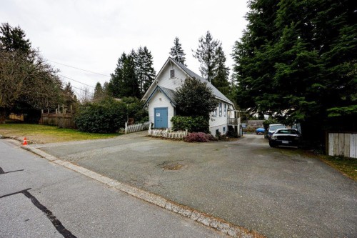 131 Kings Road E, North Vancouver, BC 