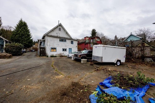 131 Kings Road E, North Vancouver, BC 