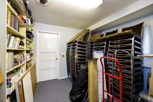 131 Kings Road E, North Vancouver, BC 