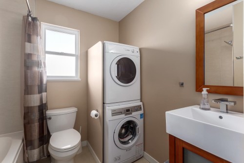 1732 Kitchener Street, Vancouver, BC 