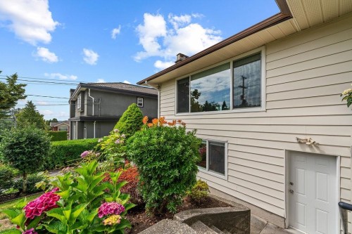 535 Holdom Avenue, Burnaby, BC 