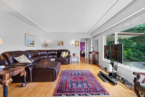 535 Holdom Avenue, Burnaby, BC 