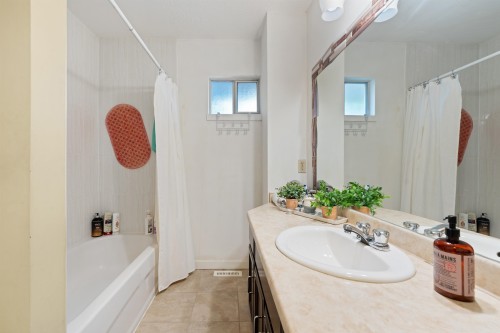 21034 Barker Avenue, Maple Ridge, BC 