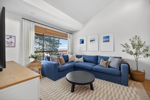 330-210 2nd Street W North Vancouver, BC V7M 1C6