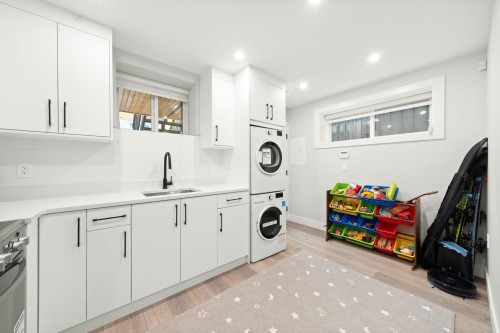 2815 19Th Avenue W, Vancouver, BC 