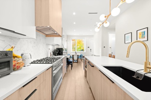 2815 19Th Avenue W, Vancouver, BC 