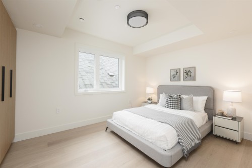 1-735 10Th Avenue E, Vancouver, BC 