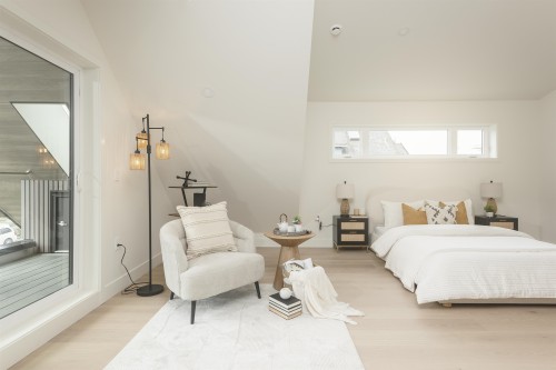 1-735 10Th Avenue E, Vancouver, BC 