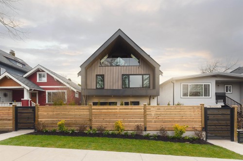 1-735 10Th Avenue E, Vancouver, BC 