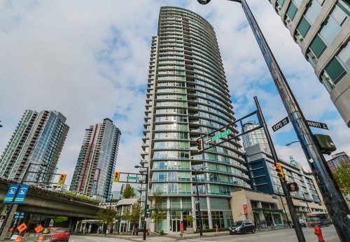 301-689 Abbott Street  Vancouver, BC V6B 0J2