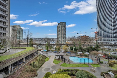 304-4941 Lougheed Highway, Burnaby, BC 