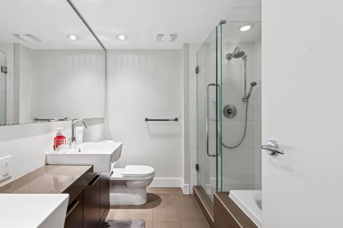 863 Richards Street, Vancouver, BC 