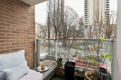 863 Richards Street, Vancouver, BC 