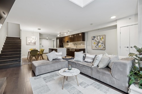 863 Richards Street, Vancouver, BC 