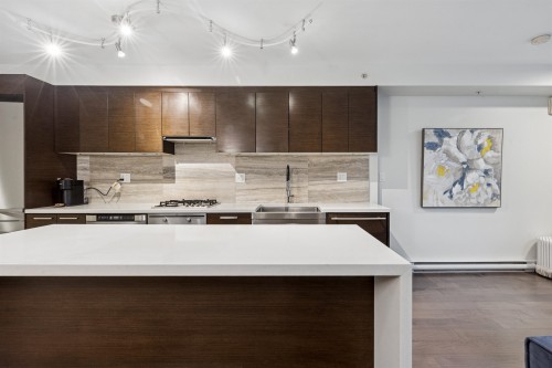 863 Richards Street, Vancouver, BC 