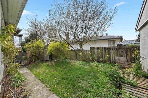 444 6Th Street E, North Vancouver, BC 