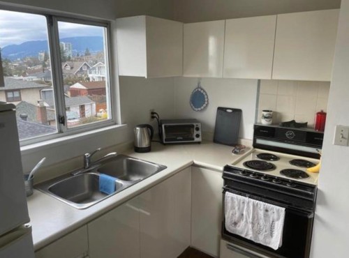 444 6Th Street E, North Vancouver, BC 