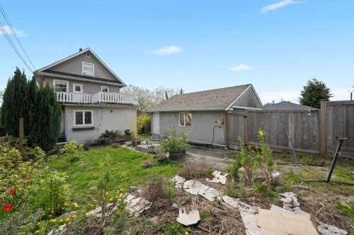 444 6Th Street E, North Vancouver, BC 