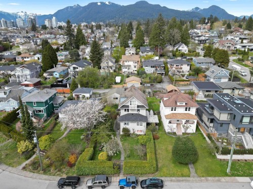 444 6Th Street E, North Vancouver, BC 