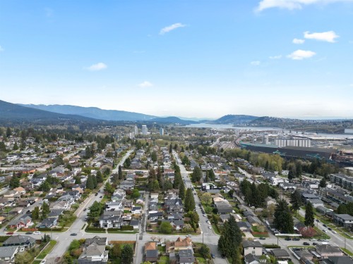 444 6Th Street E, North Vancouver, BC 