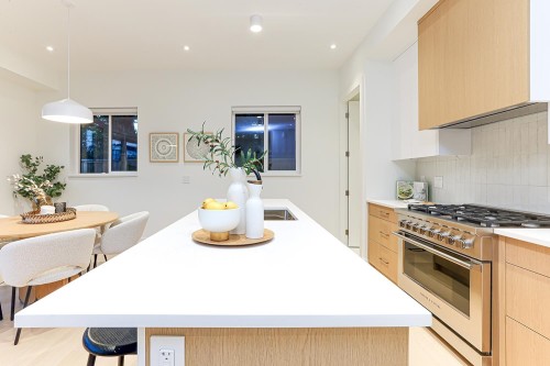 2-944 13 Avenue E, Vancouver, BC 