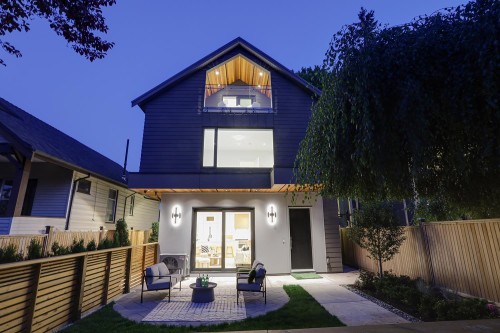 1-944 13 Avenue E, Vancouver, BC 