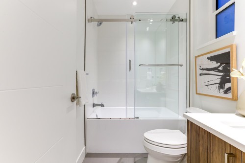 1-944 13 Avenue E, Vancouver, BC 