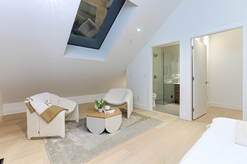 1-944 13 Avenue E, Vancouver, BC 