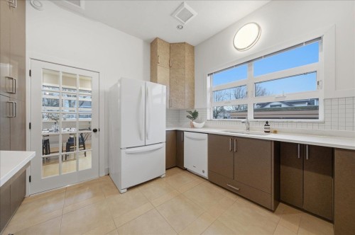 6733 Vivian Street, Vancouver, BC 