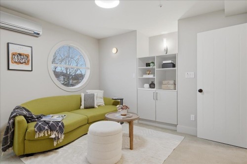 6733 Vivian Street, Vancouver, BC 